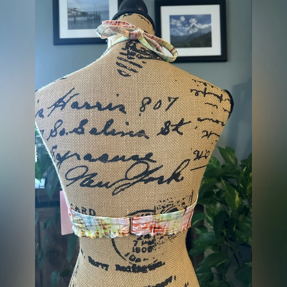 Victoria’s Secret swim bikini top, NWT. - Picture 2 of 5